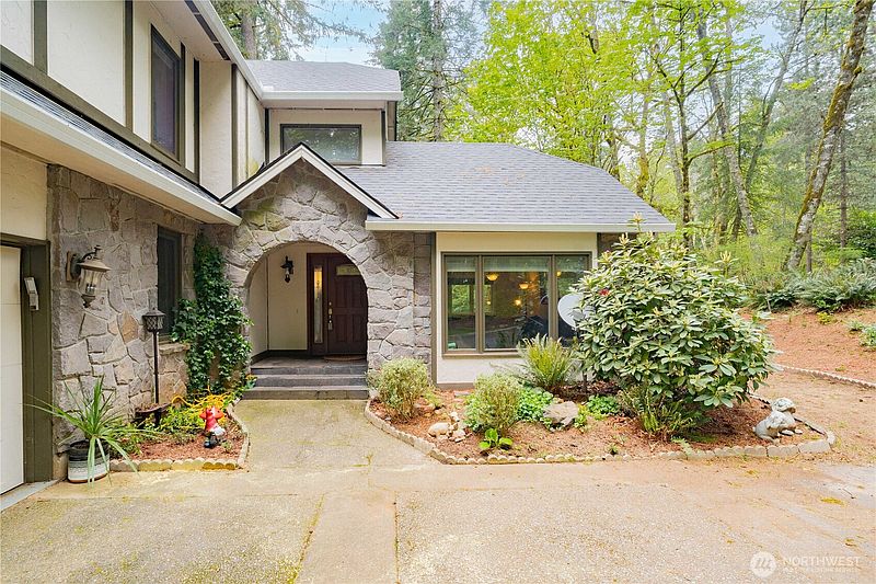 3rd image of 14435 NE Valley View Lane