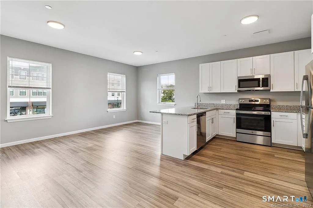 1 bed, 1.0 bath, 715 sqft, $1,950 — Photo 1