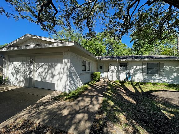 2nd image of 122 N Cottonwood Dr