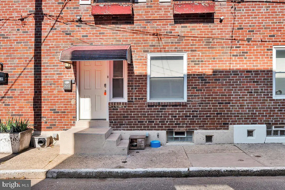 2955 Edgley St photo 1