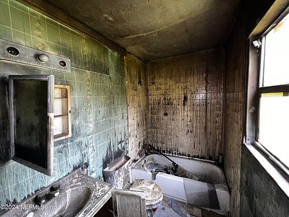 5th image of 7227 FERNANDINA Avenue