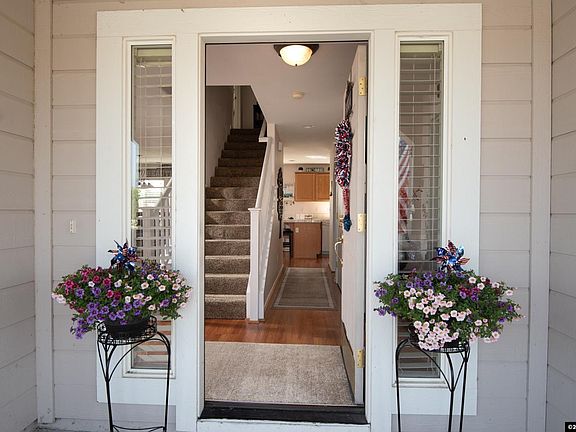 4th image of 1347 Mountain Ash Way
