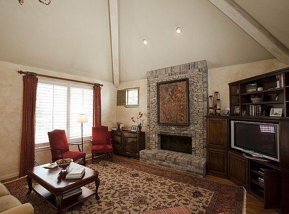 Convenient office area in kitchen