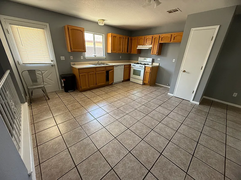12005 Belfry Park Dr — Photo 6