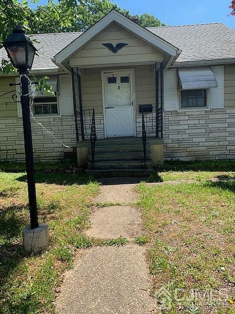 1st image of 731 Laurence Pkwy