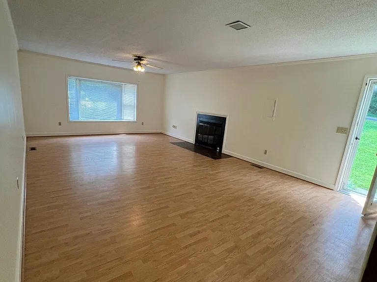 1521 Cedar Ln — Photo 6