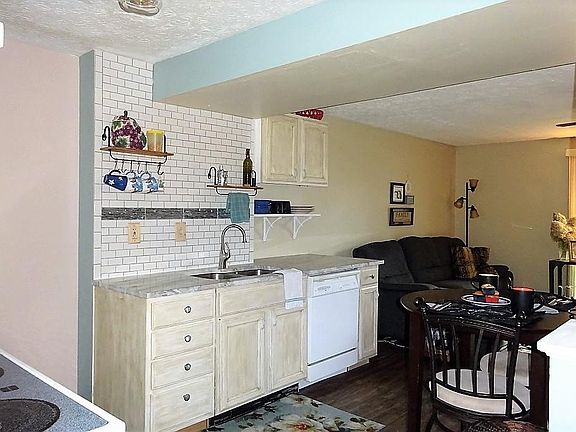3rd image of 4757 Ledgewood Dr
