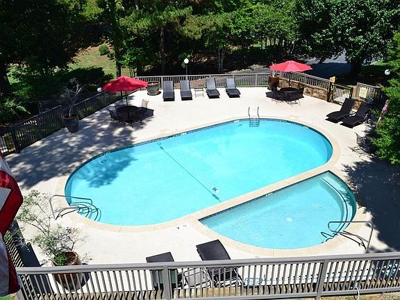 5th image of 200 Hamilton Oaks Dr #H2