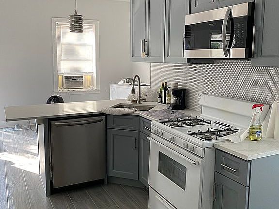 5th image of 2545 45th St