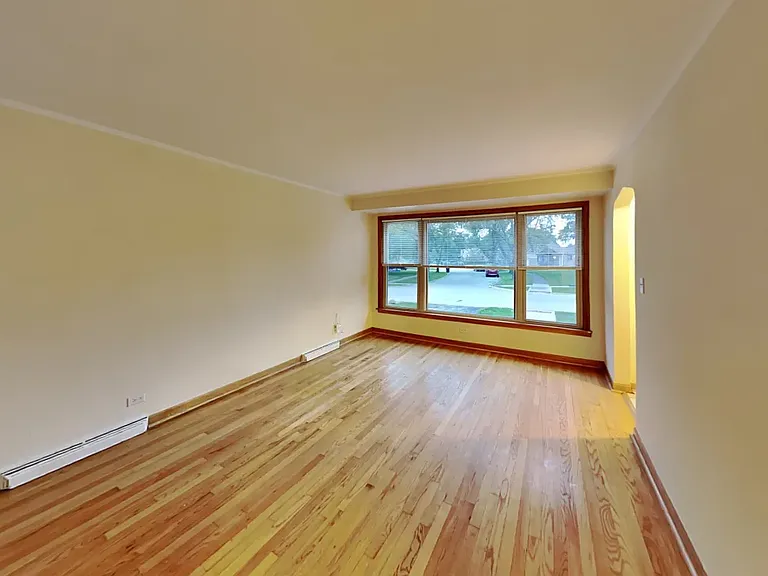 10333 S Tripp Ave — Photo 1