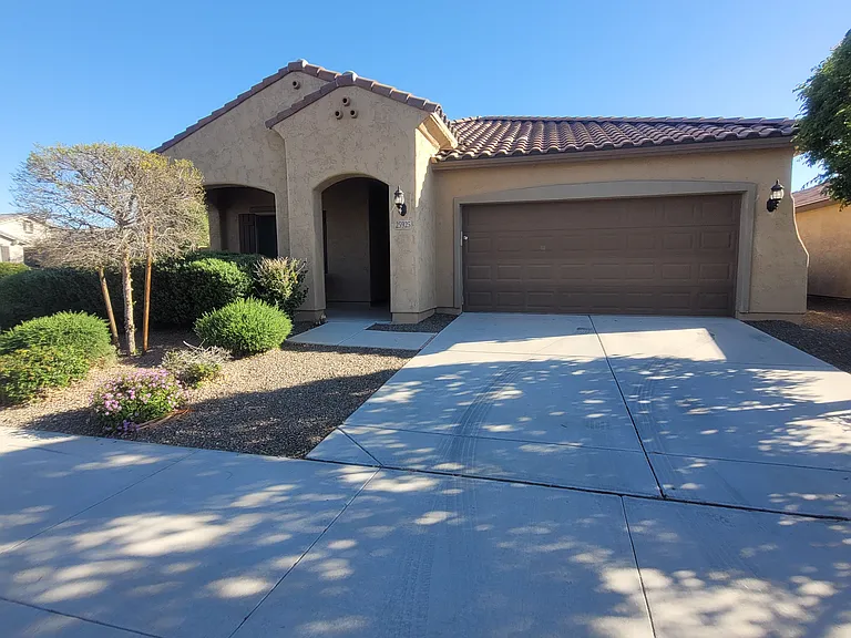 25925 W Tonto Ln — Photo 2