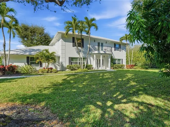 7395 Stonegate DR, NAPLES, FL 34109