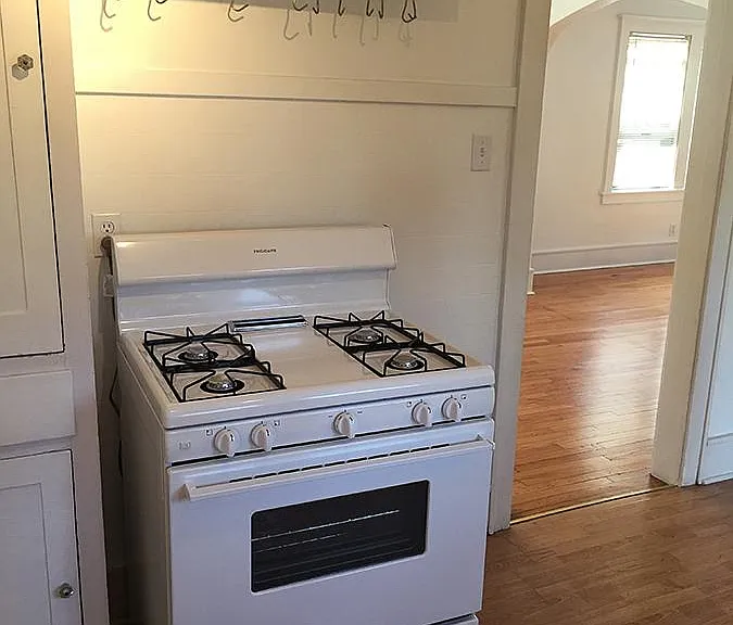 221 Houston Pl — Photo 8