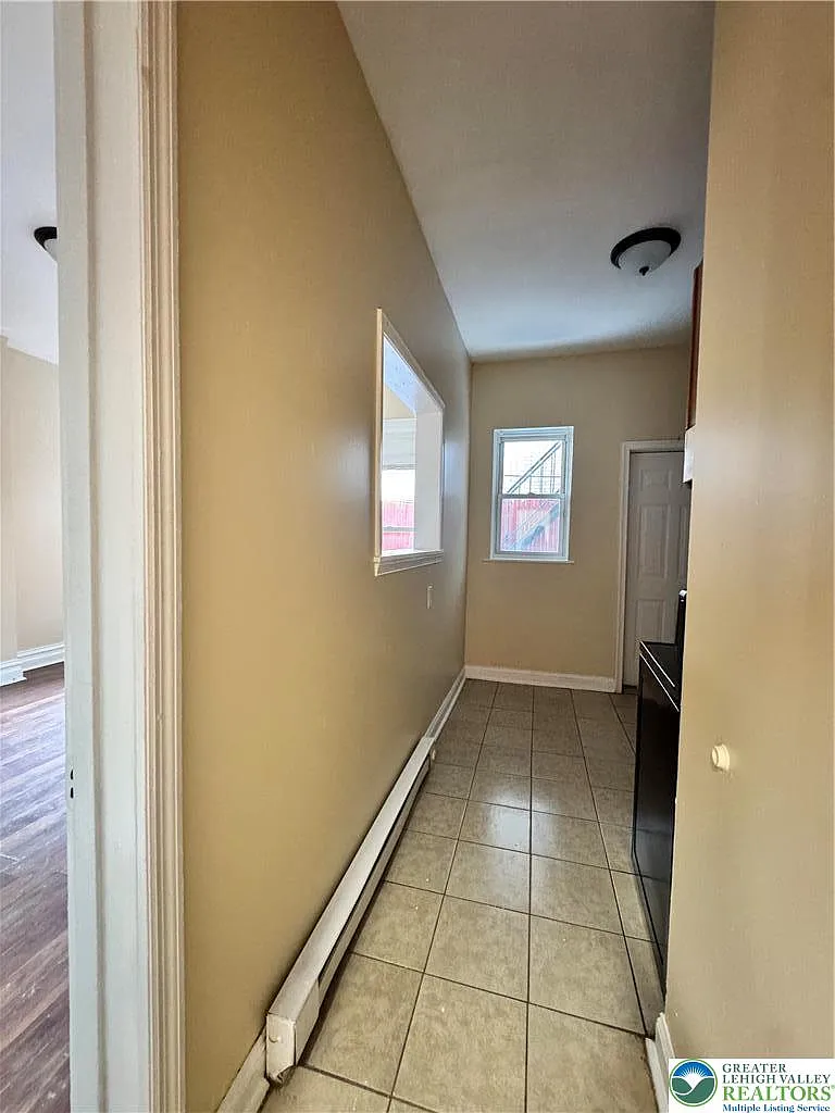 Building Photo - 120 N 4th St #2