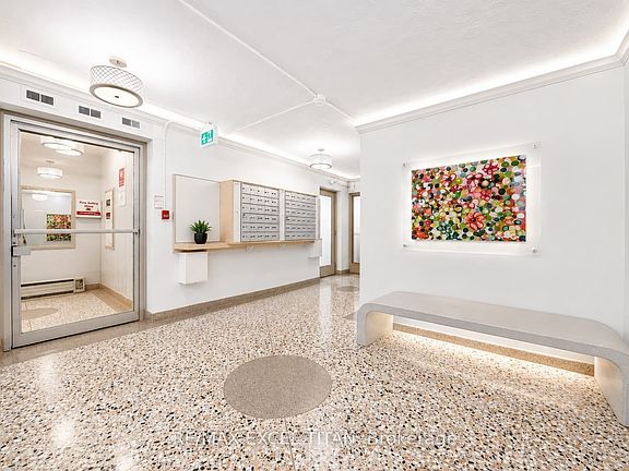 3rd image of 2895 Bathurst St #107