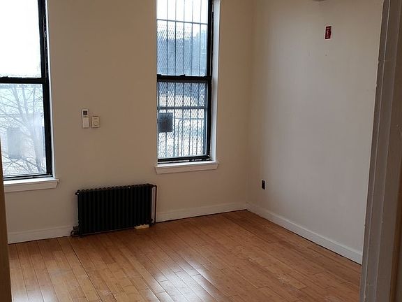 4th image of 1516 Gates Ave #3LL