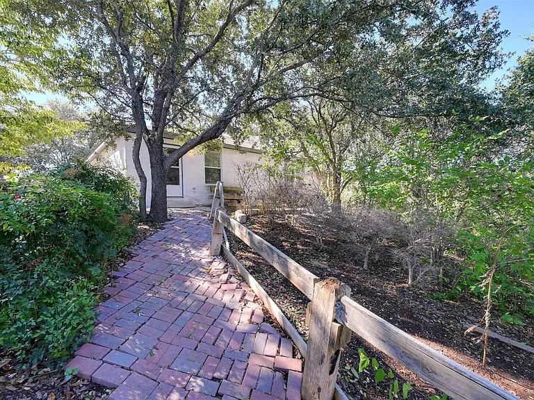 610 Duke Bnd — Photo 22