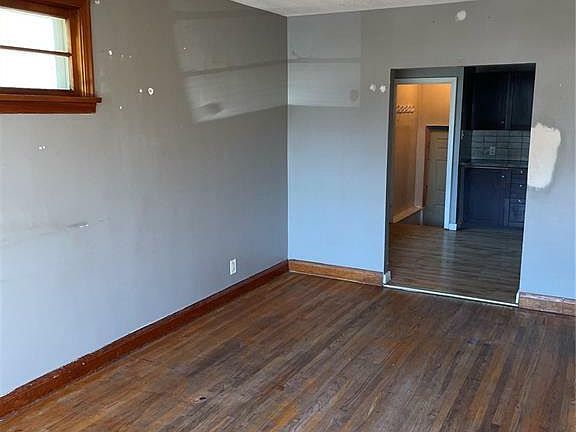 3rd image of 2622 Wallace St