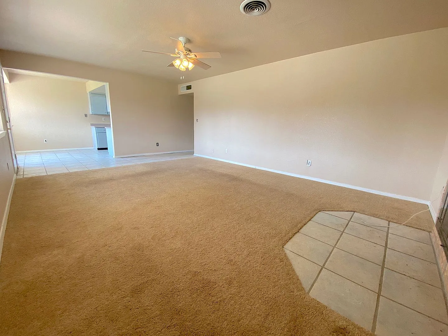 Northeast El Paso 3bed/2bath with Refrig A/C! — Photo 3