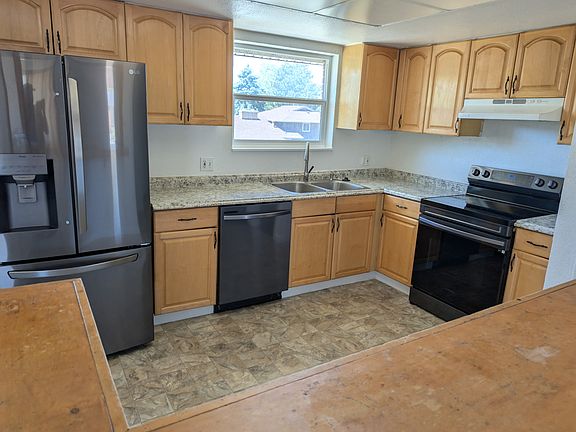 3rd image of 4705 Topeka Ct