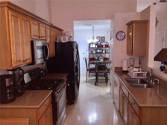 5th image of 2584 Hillvale Cir