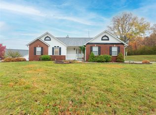1131 Schumacher Rd, Fenton, MO 63026