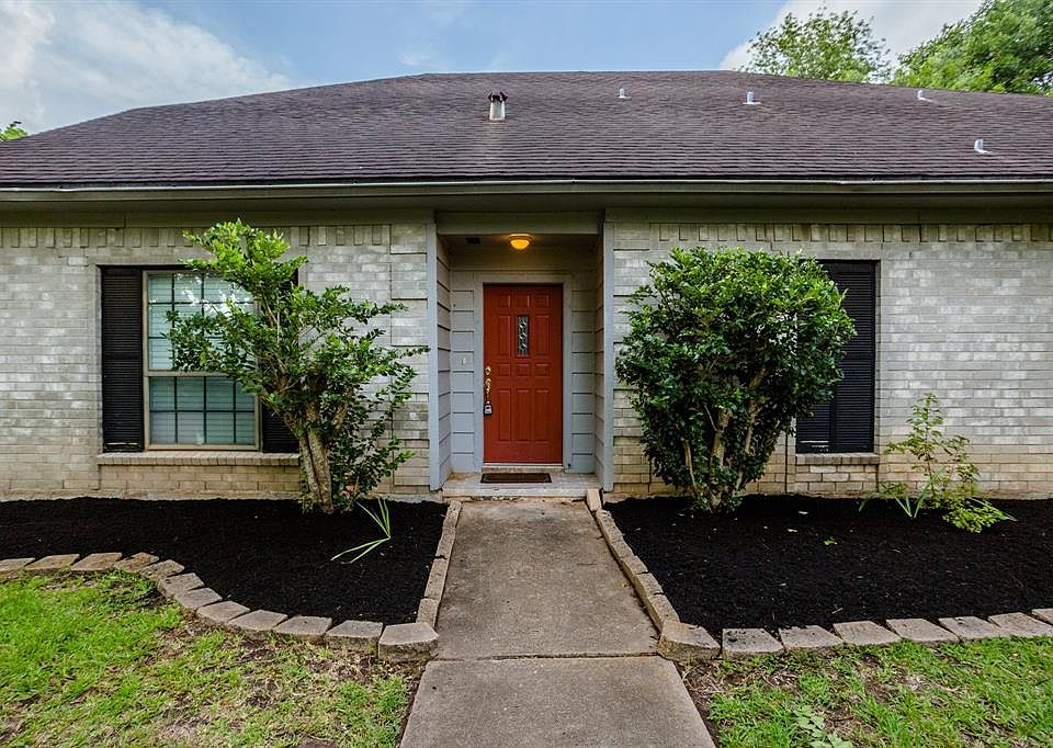 1st image of 2823 Green Fields Dr
