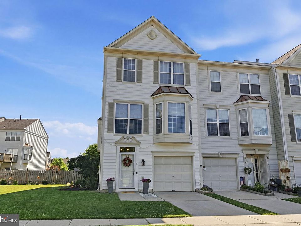 1st image of 11 Winterberry Pl
