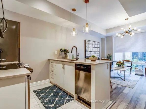 28 Fieldway Rd #66, Toronto, ON M8Z 0E3