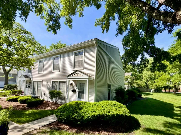 1674 Williamsburg Ct APT D, Wheaton, IL 60189