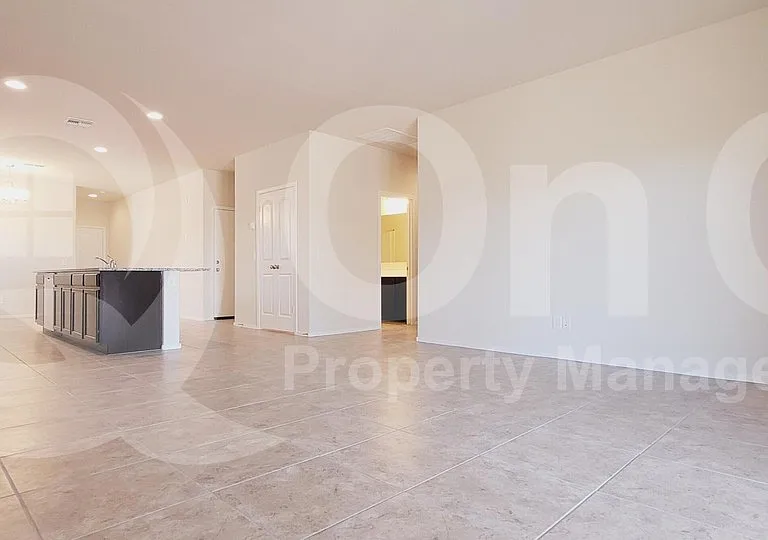 1645 N Westfall Trl — Photo 8