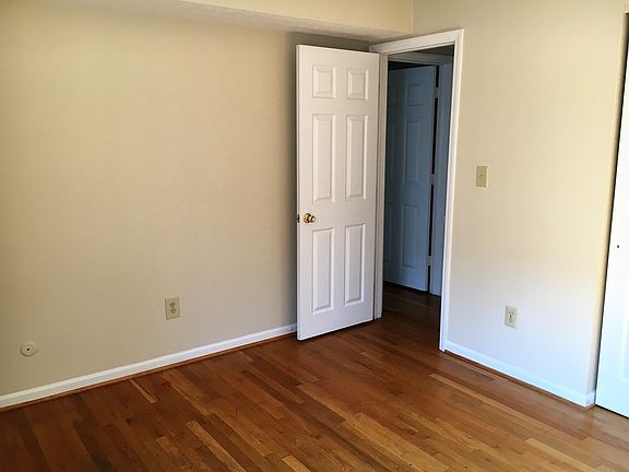 5th image of 450 E Norwich Ave APT A