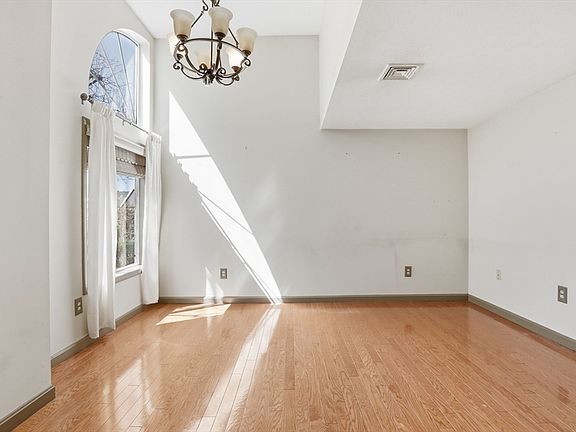 4th image of 54 Woodland Park Dr