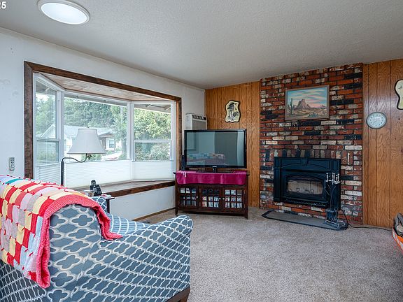 4th image of 1701 SE Rocky Ln