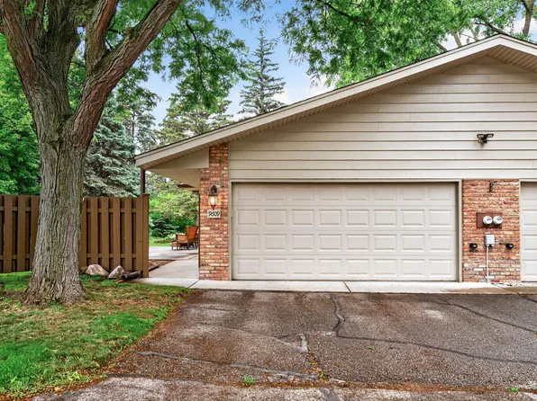 9609 Lonsdale Cir, Minnetonka, MN 55305