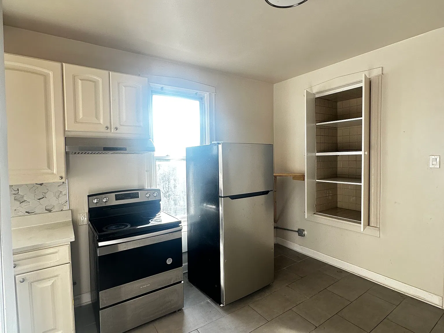 3 bed, 2240 sqft, $1,950 — Photo 2