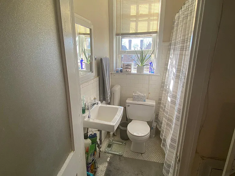 413 S 42nd St #7 — Photo 8