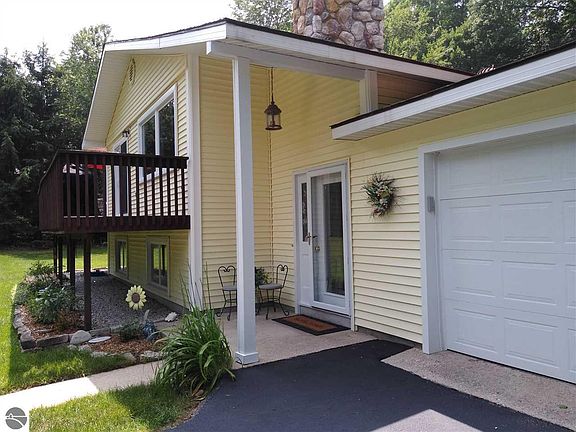3rd image of 4379 Westridge Dr