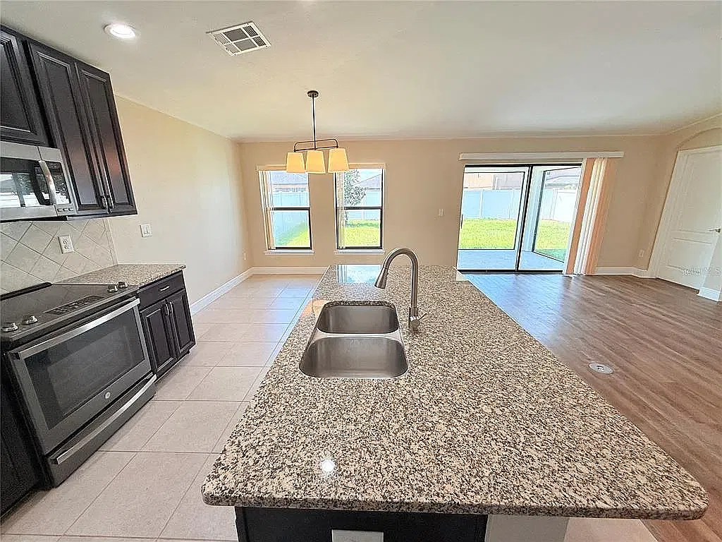 3 bed, 1536 sqft, $2,195 — Photo 4