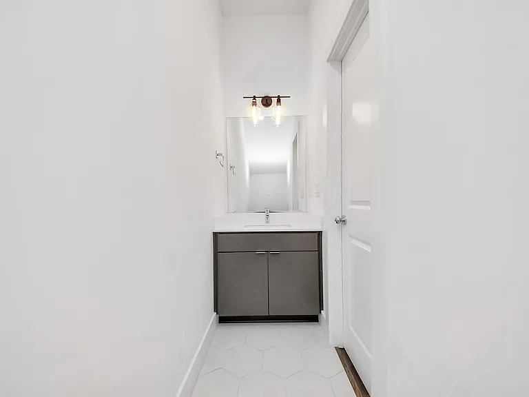 5823 Dolores St — Photo 35
