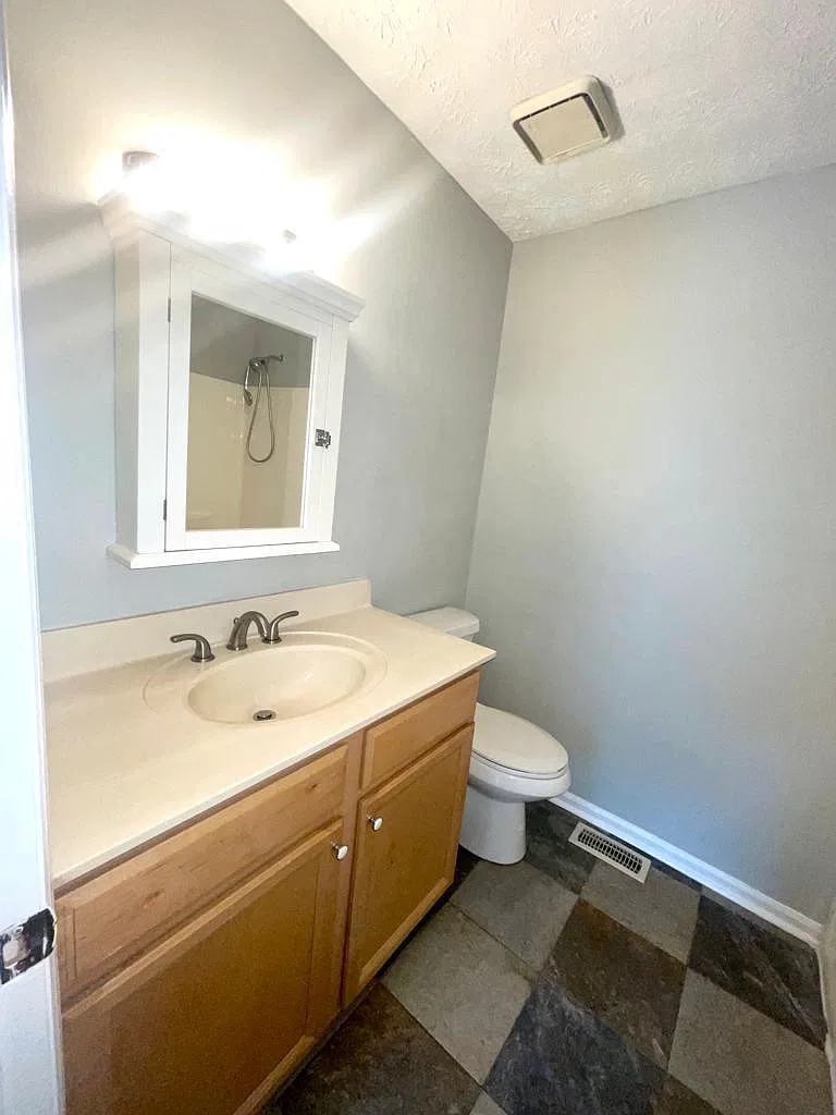 2 bed, 2.5 bath, 1200 sqft, $1,800 — Photo 4