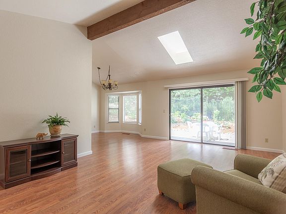 5th image of 14941 Trinidad Dr