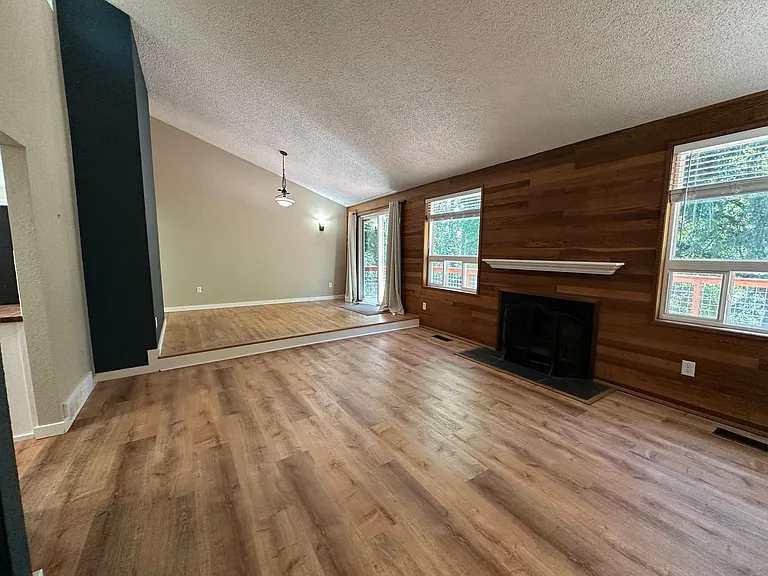 1479 Greenville Dr — Photo 5