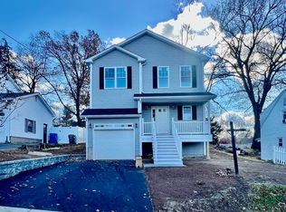 222 Henry St, Manchester, CT 06042