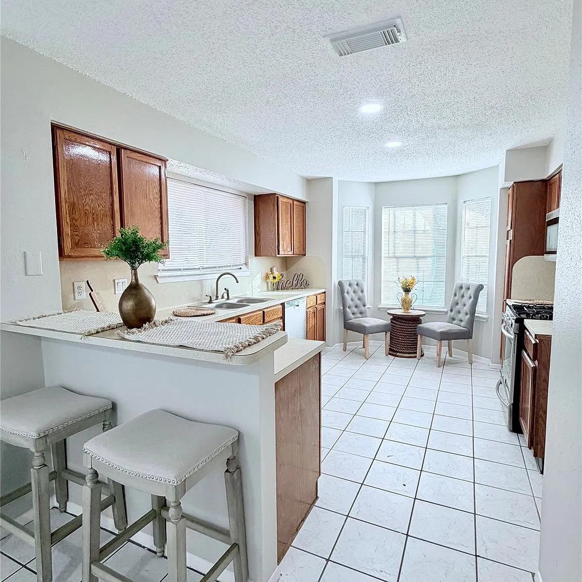 3 bed, 2.0 bath, 1274 sqft, $1,800 — Photo 1