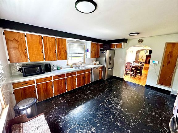 4th image of 265 Franklin St