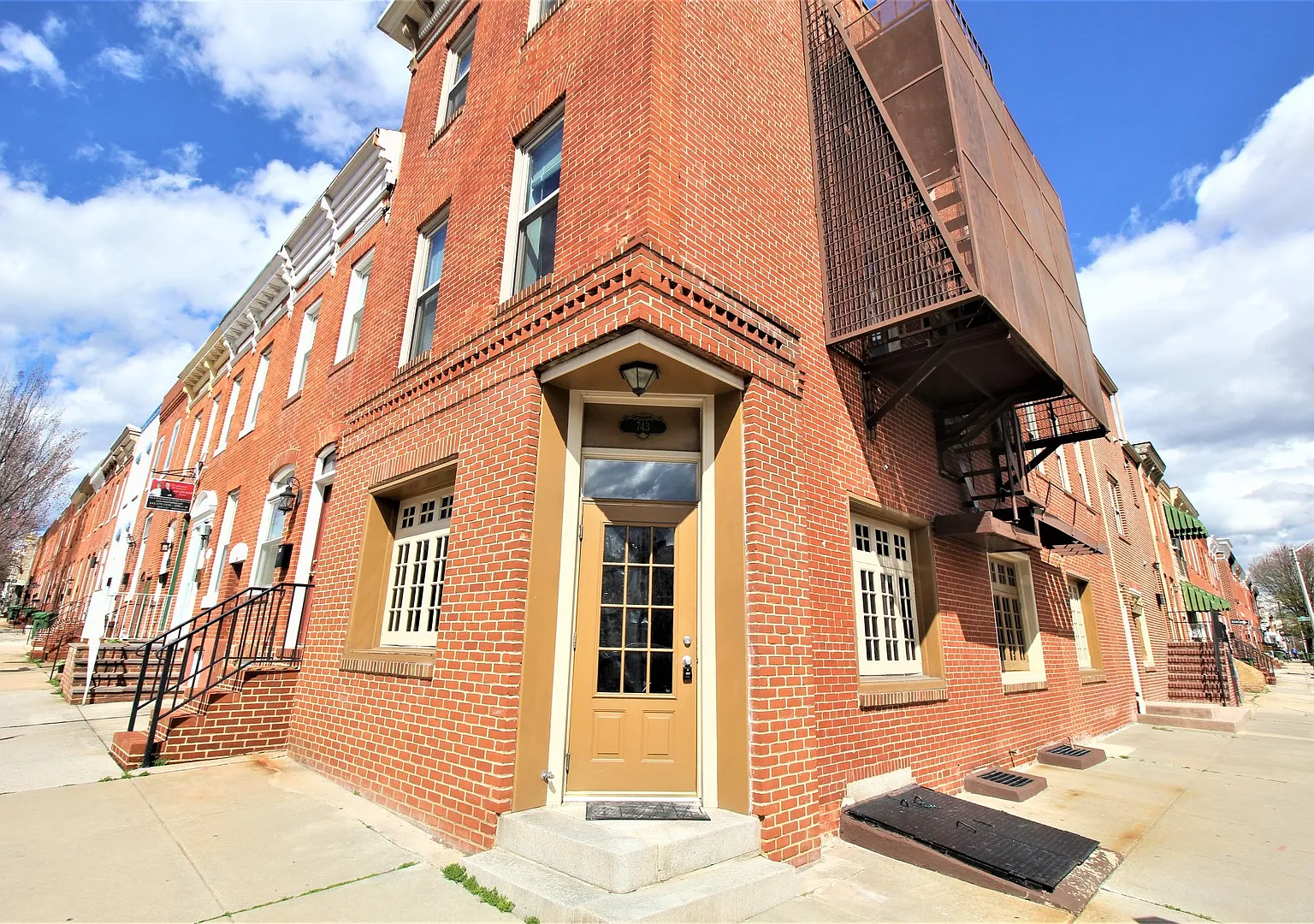 743 S Montford Ave — Photo 1