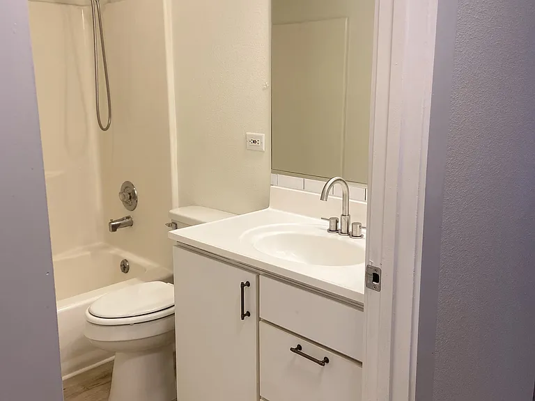 211 E Wallace Ave #3 — Photo 5