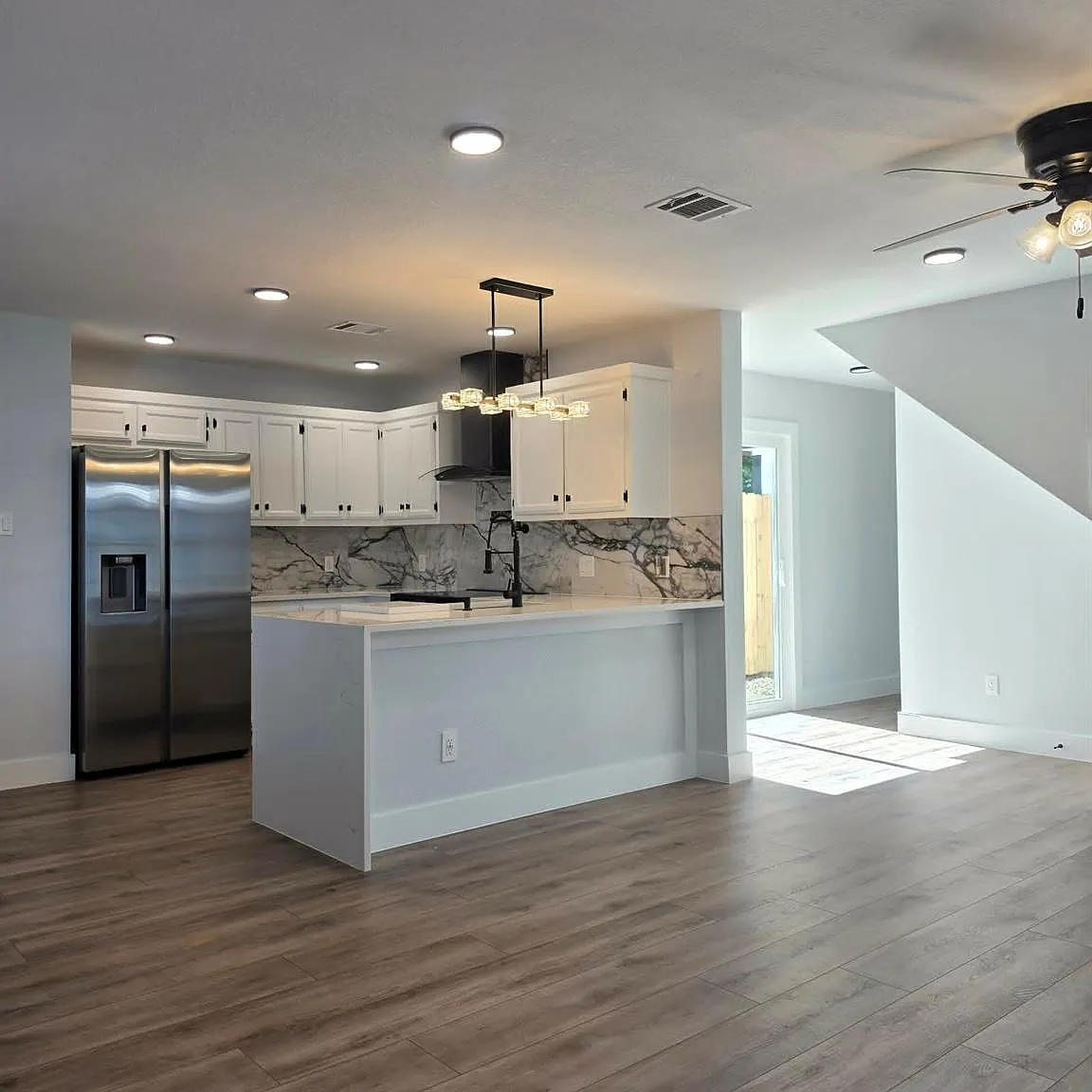 3 bed, 2.0 bath, 1037 sqft, $1,850 — Photo 4