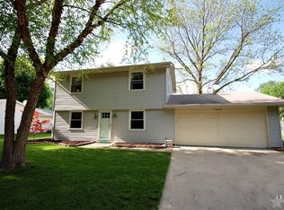 7605 Regina Dr, Fort Wayne, IN 46815